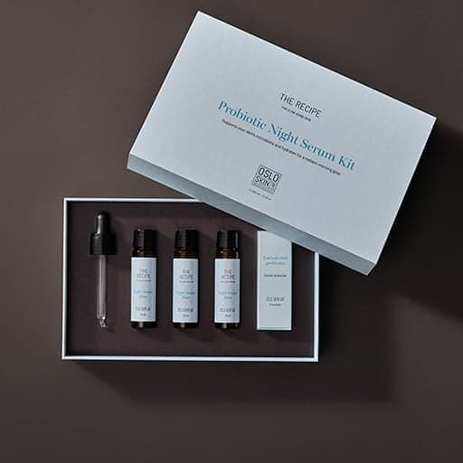 Probiotic Night Serum Kit | Probiotické sérum s kyselinou hyaluronovou | The Recipe | Oslo Skin Lab | 3 sáčků po 0,5 g a 3 lahviček se sérem po 15 ml